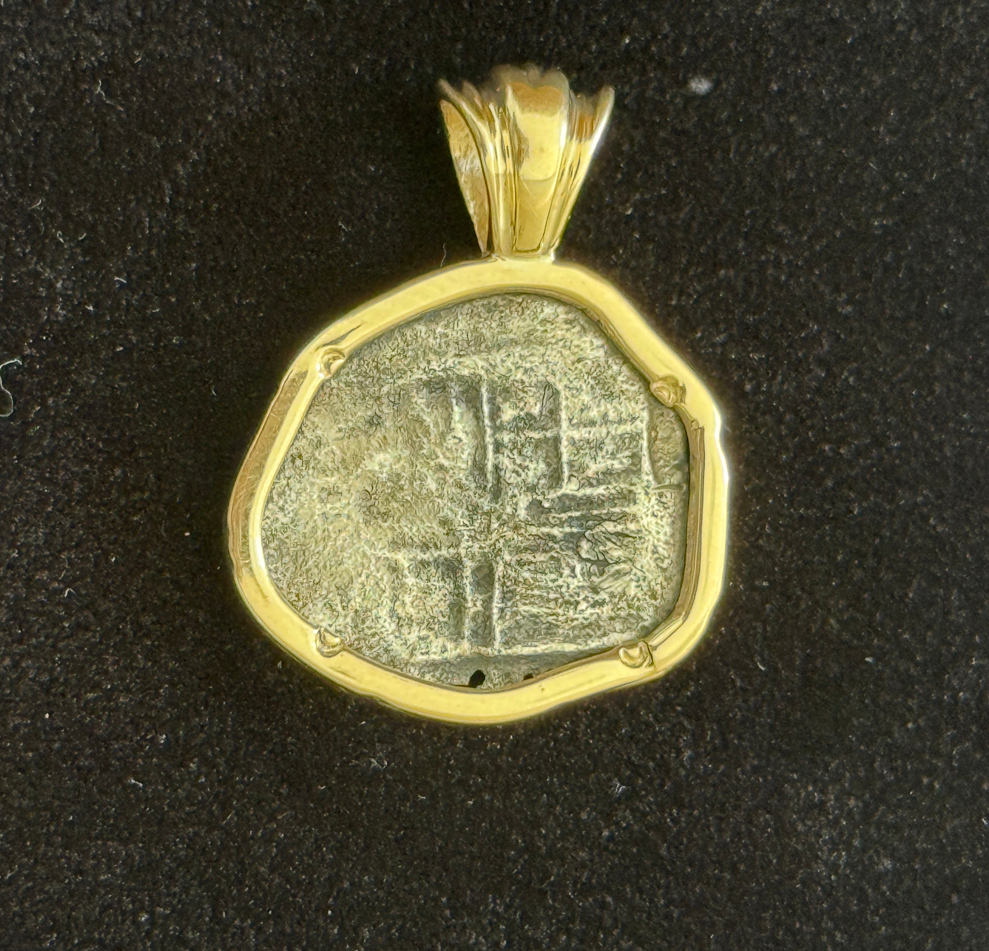 Atocha 1 Real Grade 2 Mounted in 14k Gold 3.1 grams and 0.18ct Diamonds Beautiful Coin